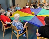Spielen mit den Bewohnern im PBZ